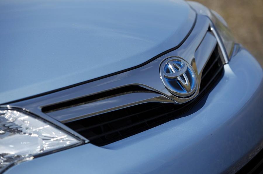  Toyota Camry Hybrid 2012 года  (фото 70 из 71)